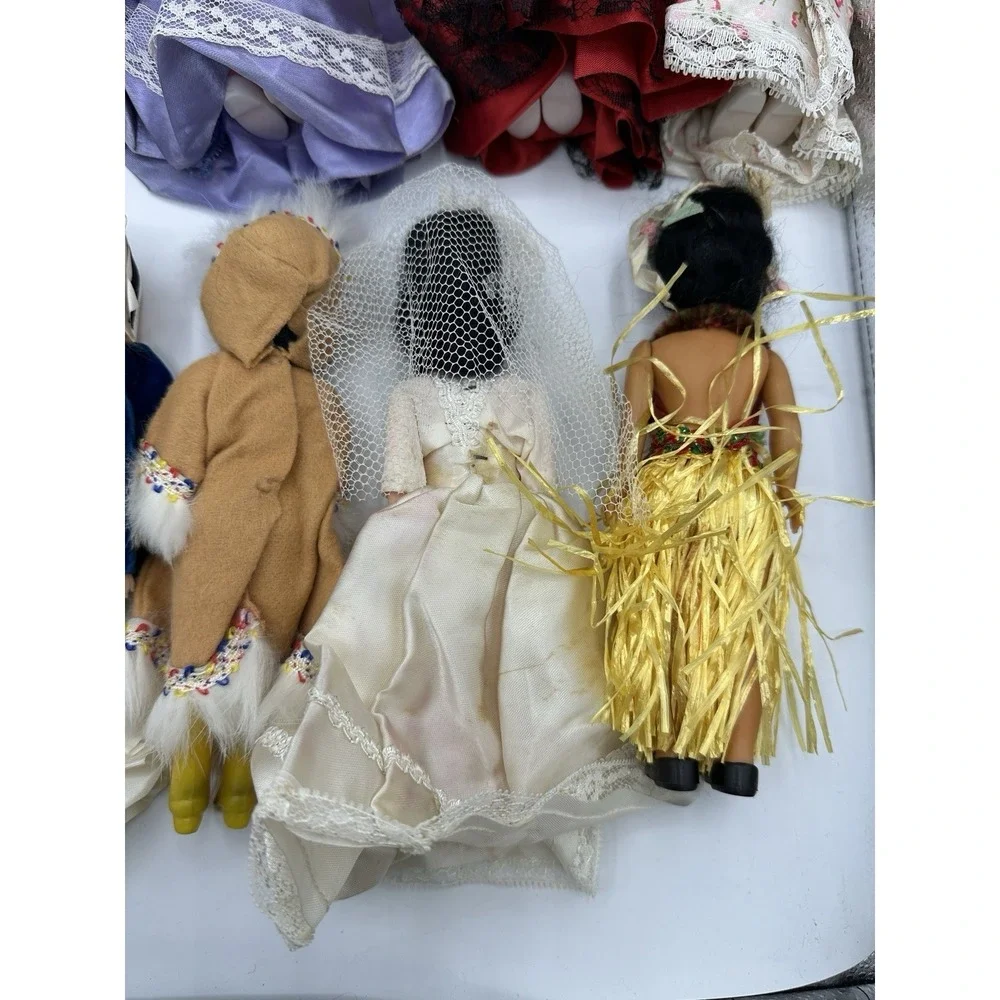 Vintage Dolls of the World Lot 12 Sleepy Eyes Hong Kong National Costume